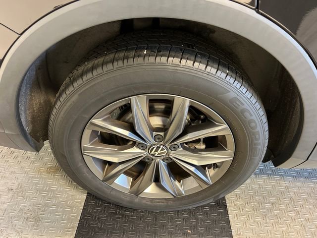 Certified 2022 Volkswagen Tiguan SE FWD image 14