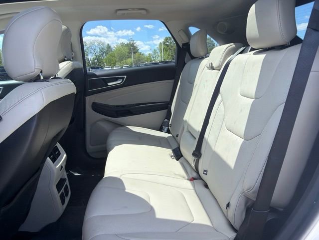 Used 2018 Ford Edge Titanium w/ Equipment Group 302A AWD/4WD image 15