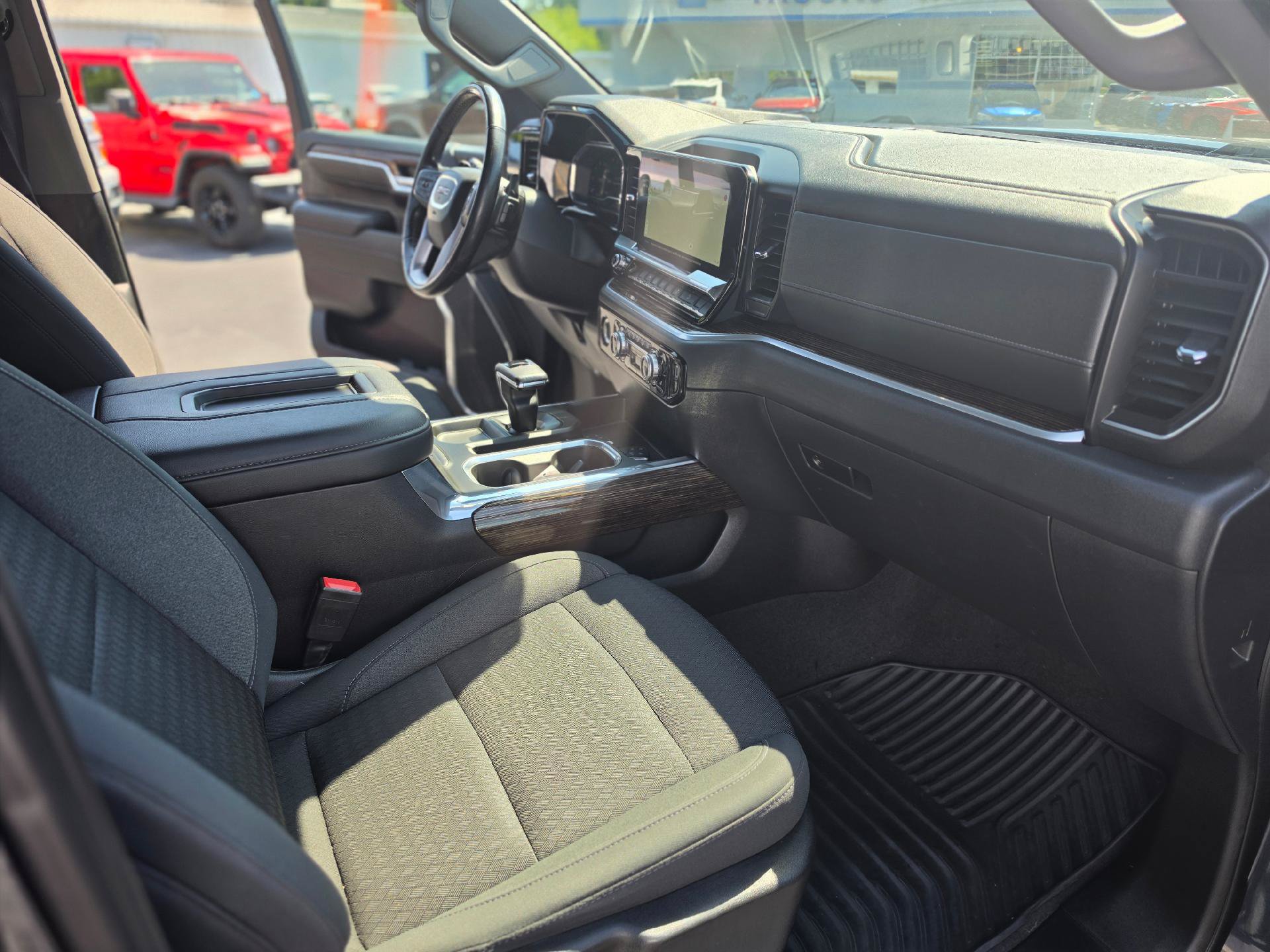 Used 2022 GMC Sierra 1500 Elevation w/ X31 Off-Road Package AWD/4WD image 10
