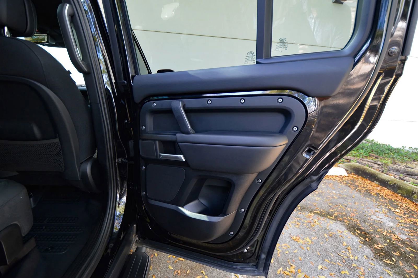 Used 2025 Land Rover Defender 130 V8 image 63