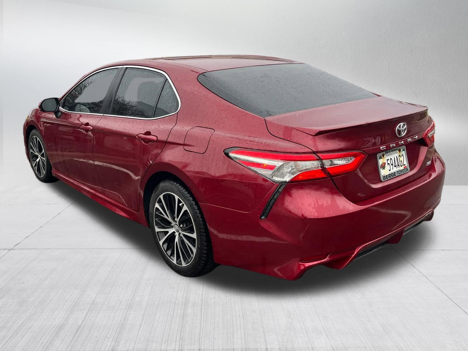 Used 2018 Toyota Camry SE FWD image 3