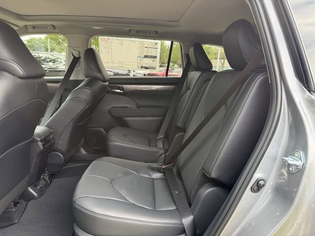 New 2026 Toyota Highlander Platinum image 28