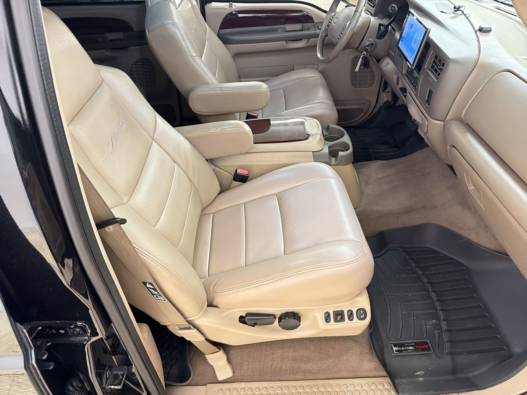 Used 2004 Ford Excursion Limited image 26
