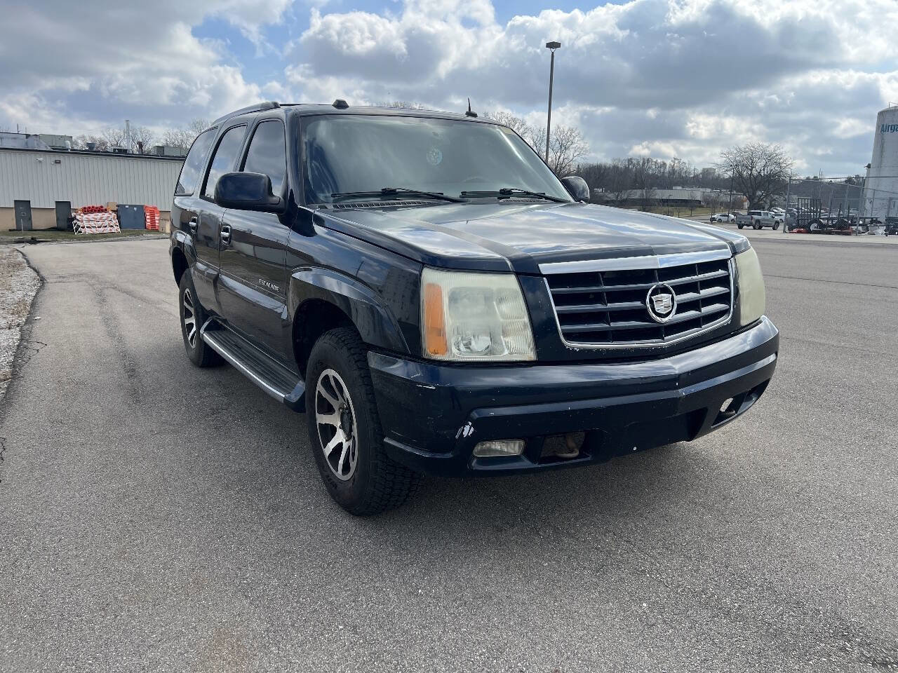 Used 2004 Cadillac Escalade Base AWD 4dr SUV image 2