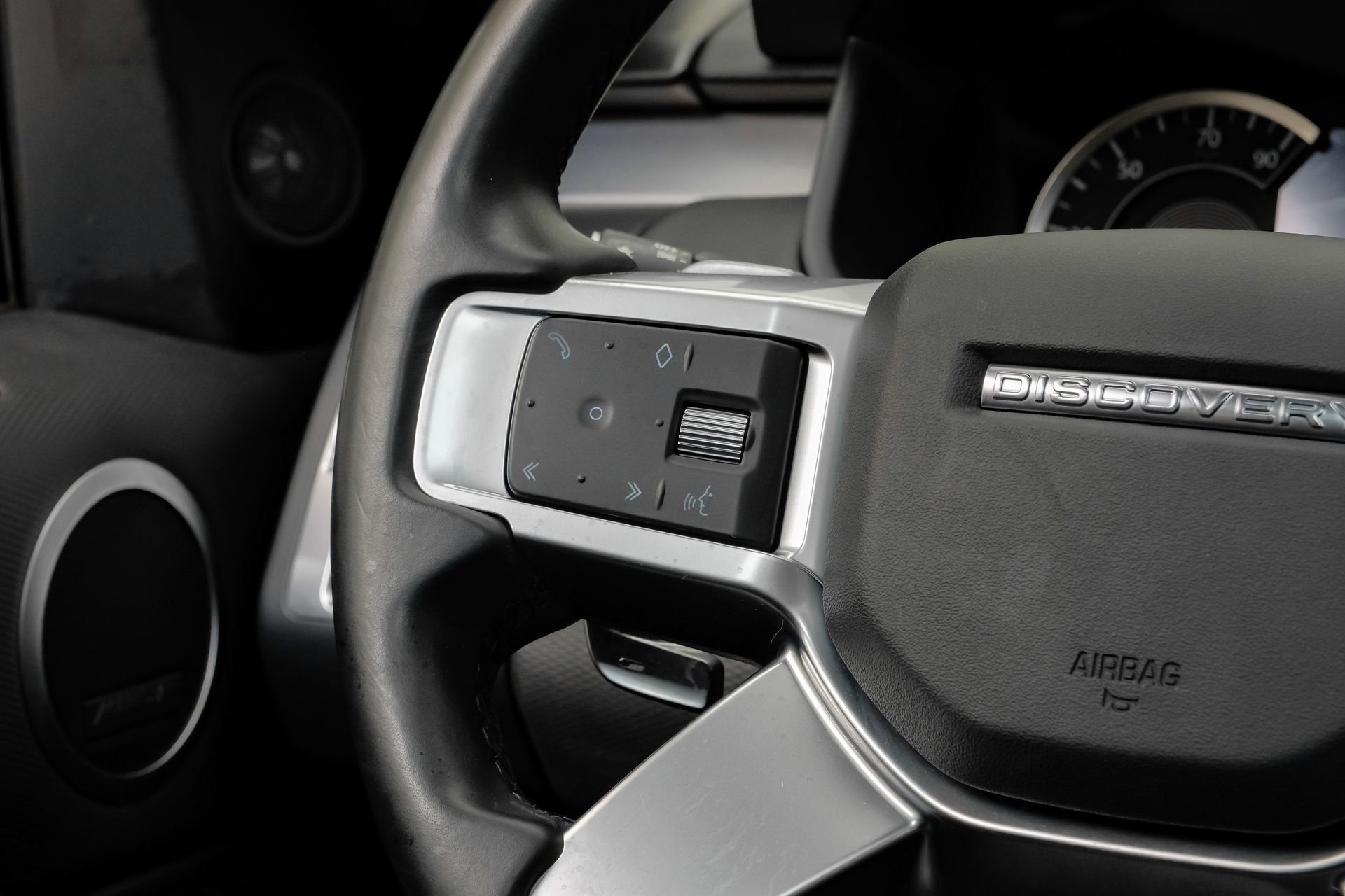 Used 2023 Land Rover Discovery S R-Dynamic image 21