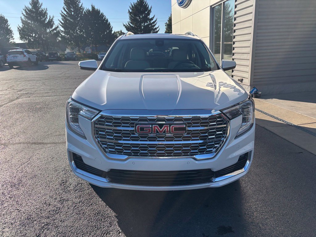 Used 2023 GMC Terrain Denali w/ LPO, Floor Liner Package AWD/4WD image 10