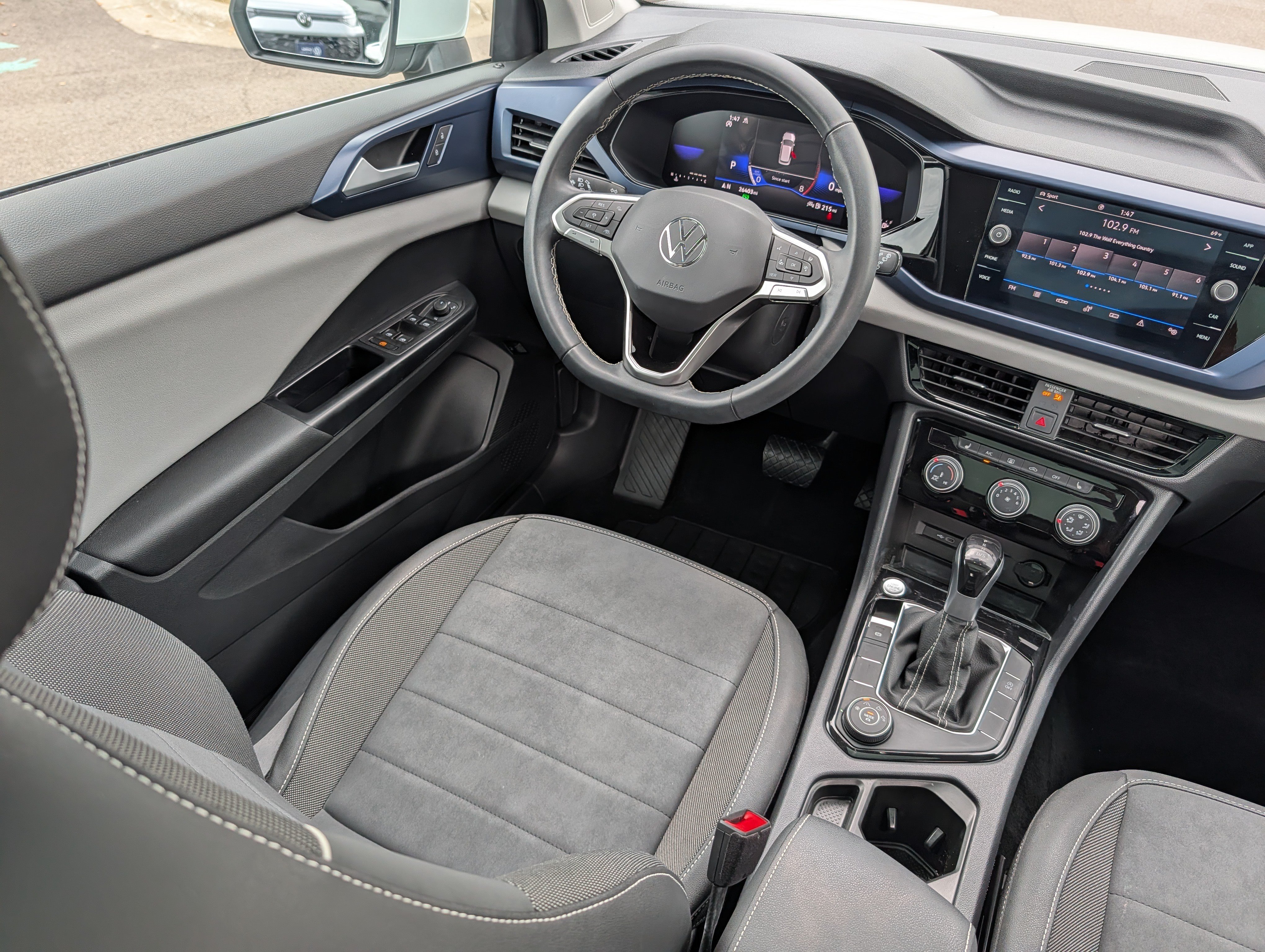 Certified 2023 Volkswagen Taos SE w/ Panoramic Sunroof Package AWD/4WD image 9