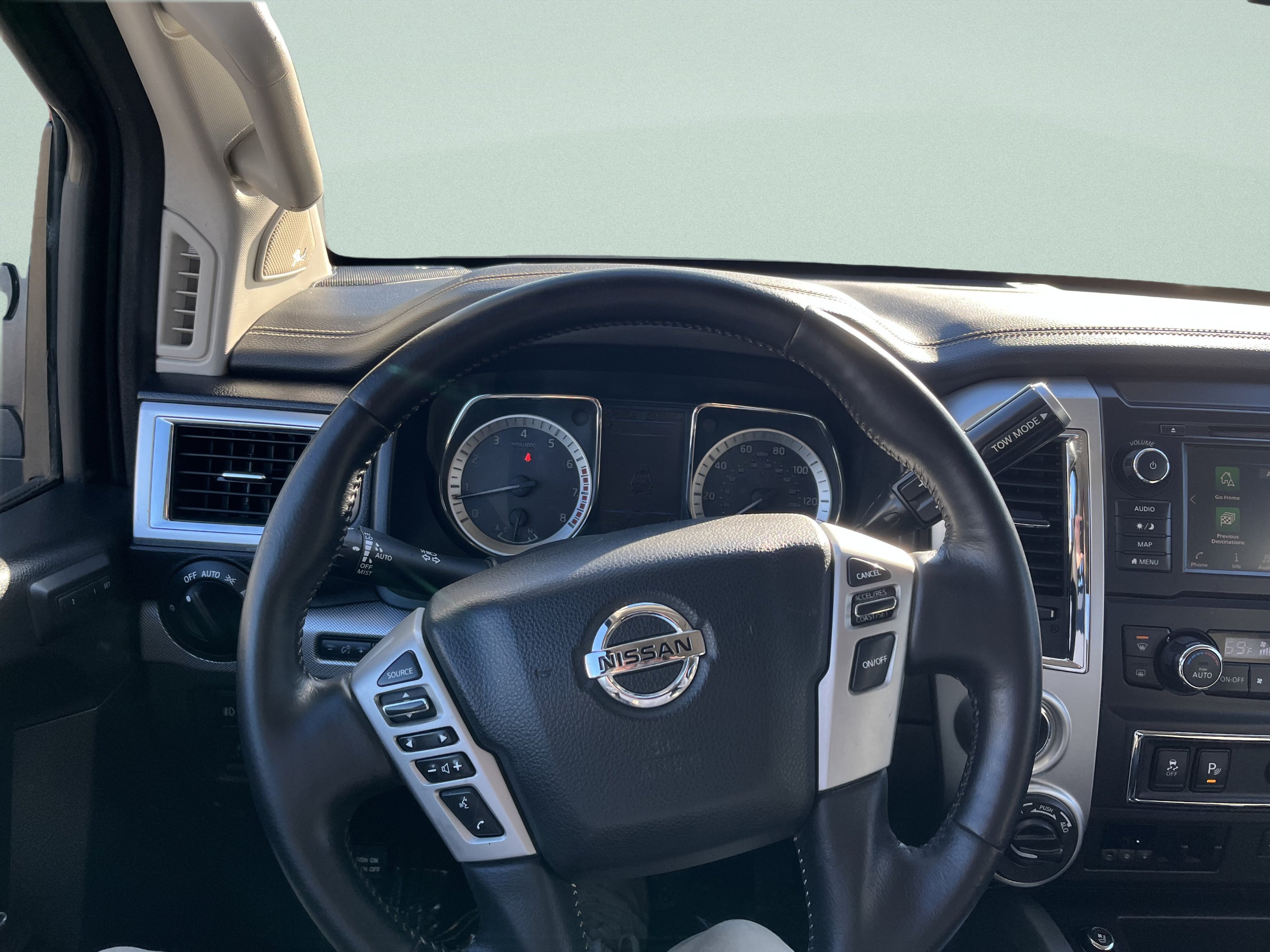 Used 2019 Nissan Titan PRO-4X w/ Pro-4x Convenience Package AWD/4WD image 10