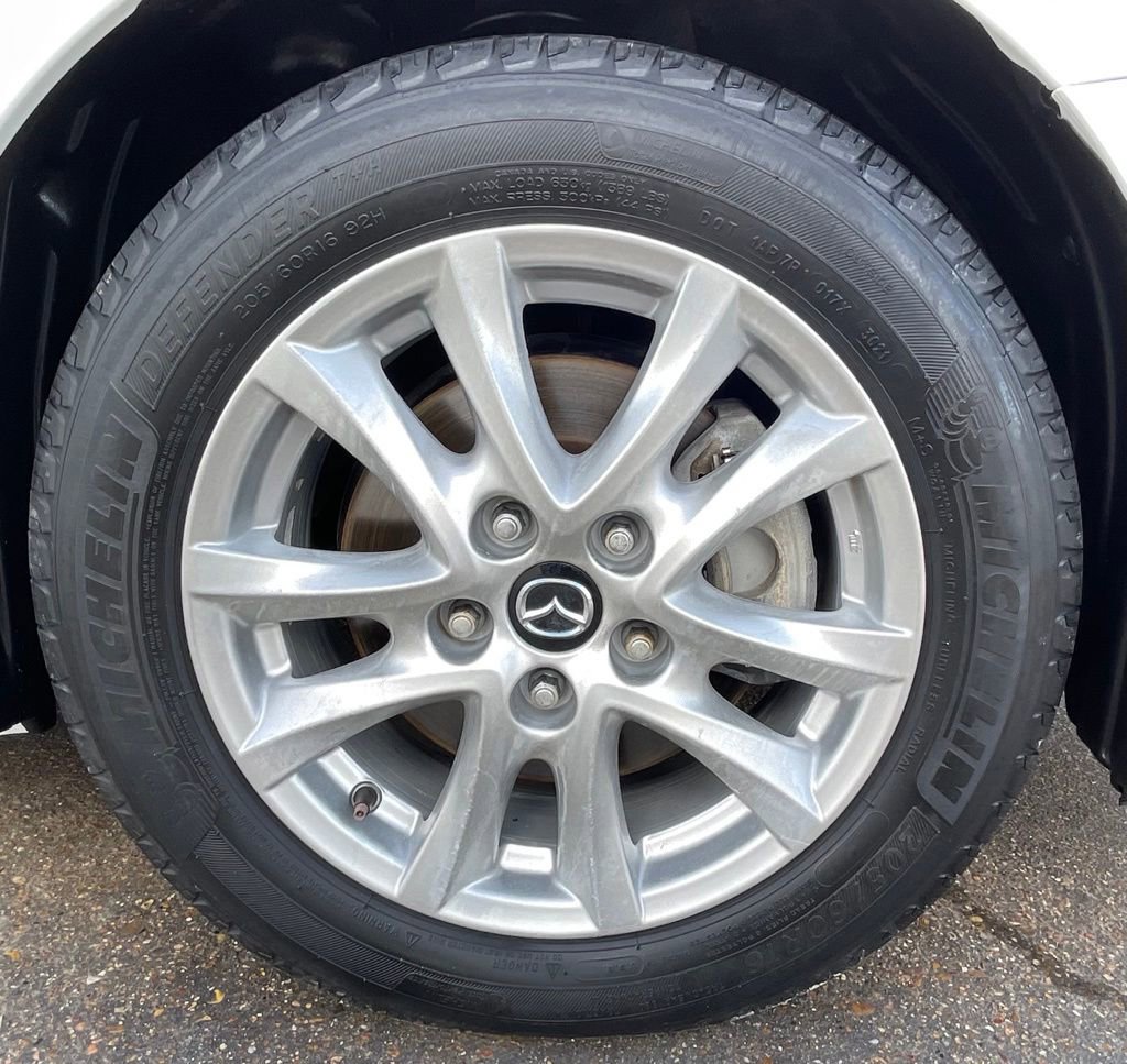 Used 2018 MAZDA MAZDA3 Sport w/ Preferred Equipment Package FWD image 15