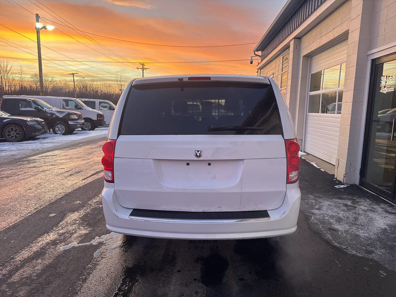 Used 2014 RAM C/V Tradesman image 6