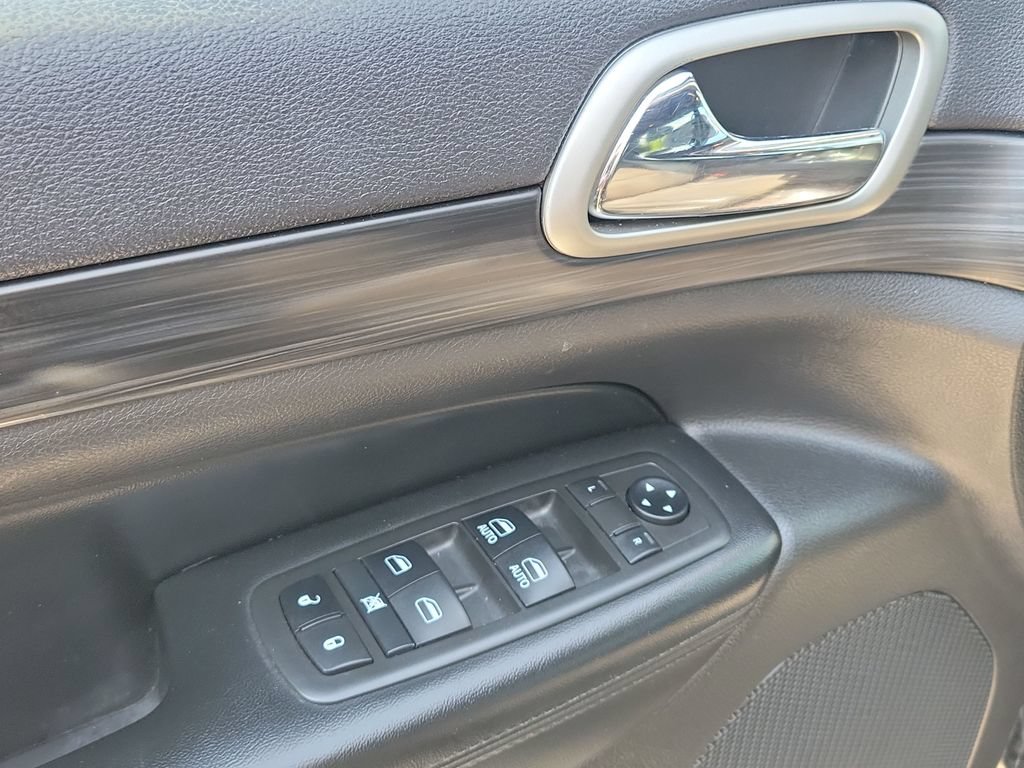 Used 2019 Jeep Grand Cherokee Altitude RWD image 20