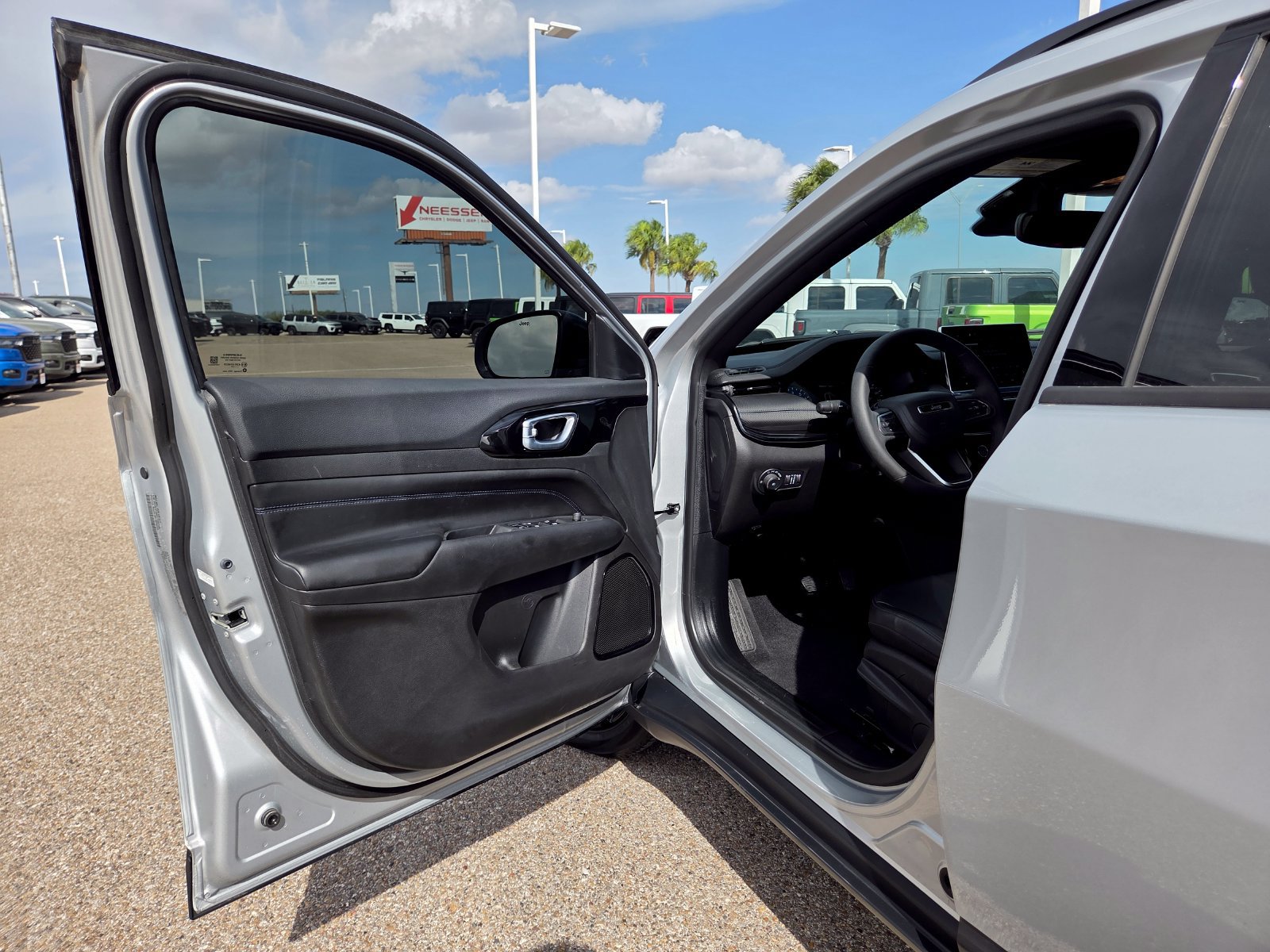 New 2026 Jeep Compass Latitude AWD/4WD image 12