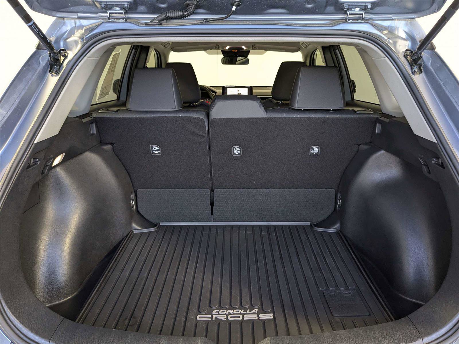 Certified 2025 Toyota Corolla Cross LE image 7