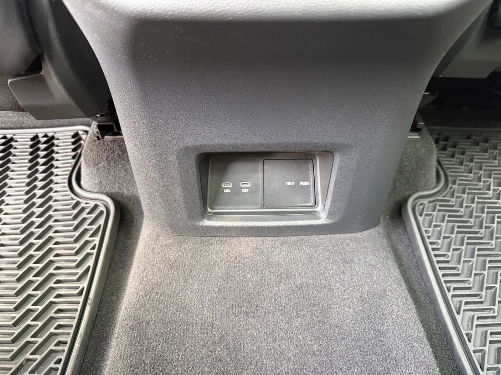 Used 2024 Volkswagen Atlas SE image 28