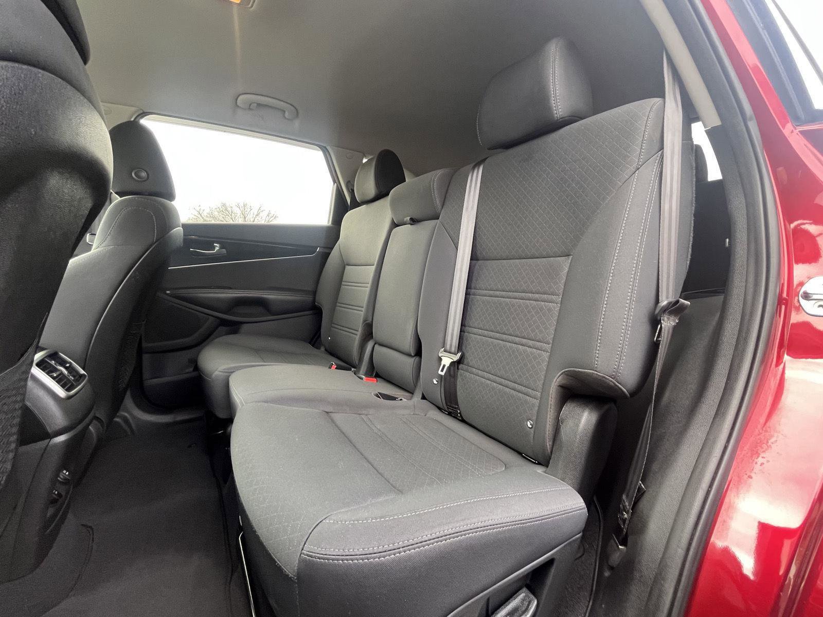Used 2020 Kia Sorento LX image 16
