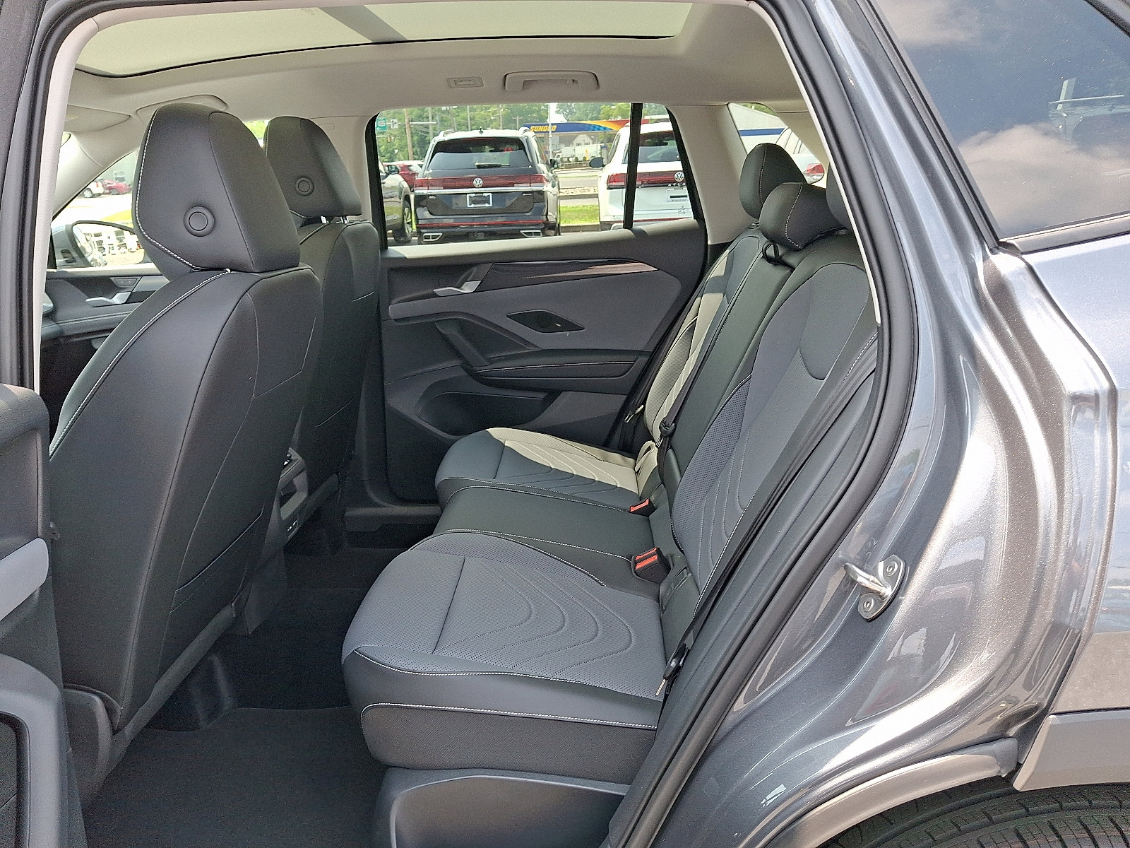 New 2025 Volkswagen Tiguan SE image 6