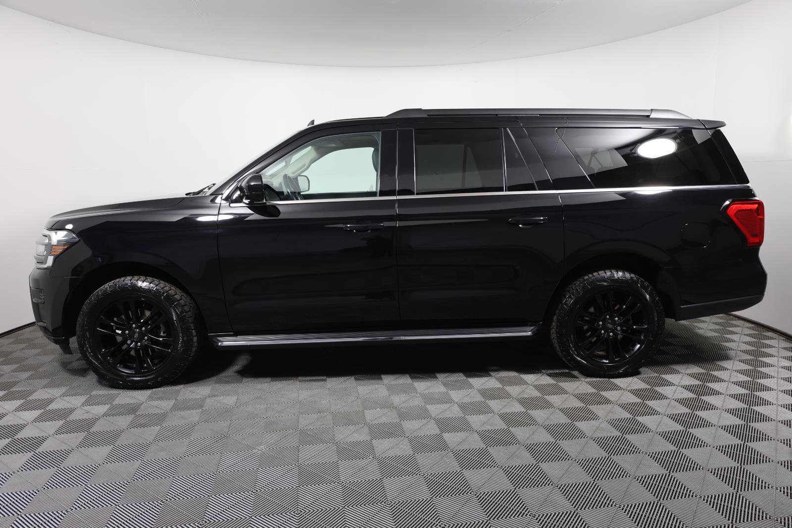 Used 2023 Ford Expedition Max XLT AWD/4WD image 8