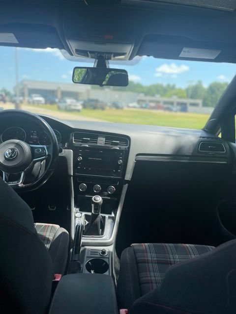 Used 2018 Volkswagen GTI SE FWD image 19