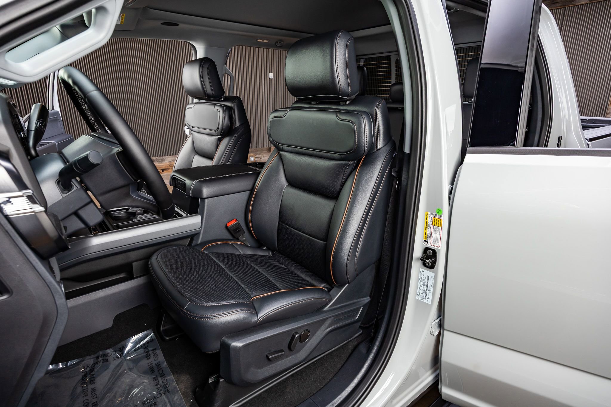 Used 2026 Ford F250 Lariat w/ Black Appearance Package image 30