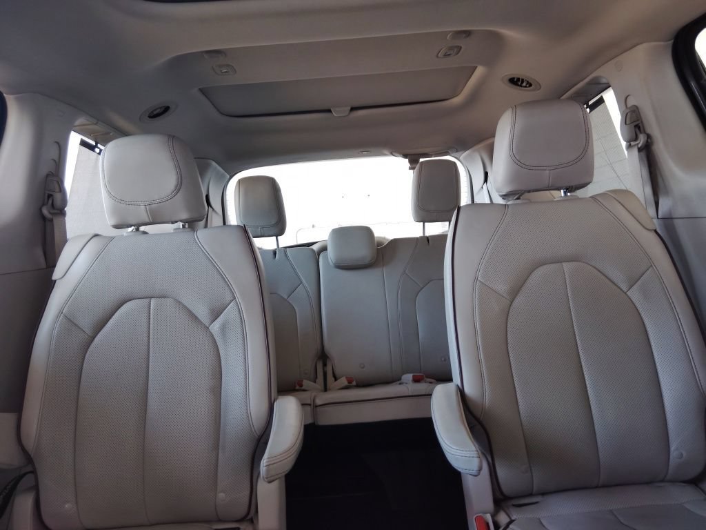 Used 2019 Chrysler Pacifica Limited w/ Advanced Safetytec Group FWD image 17