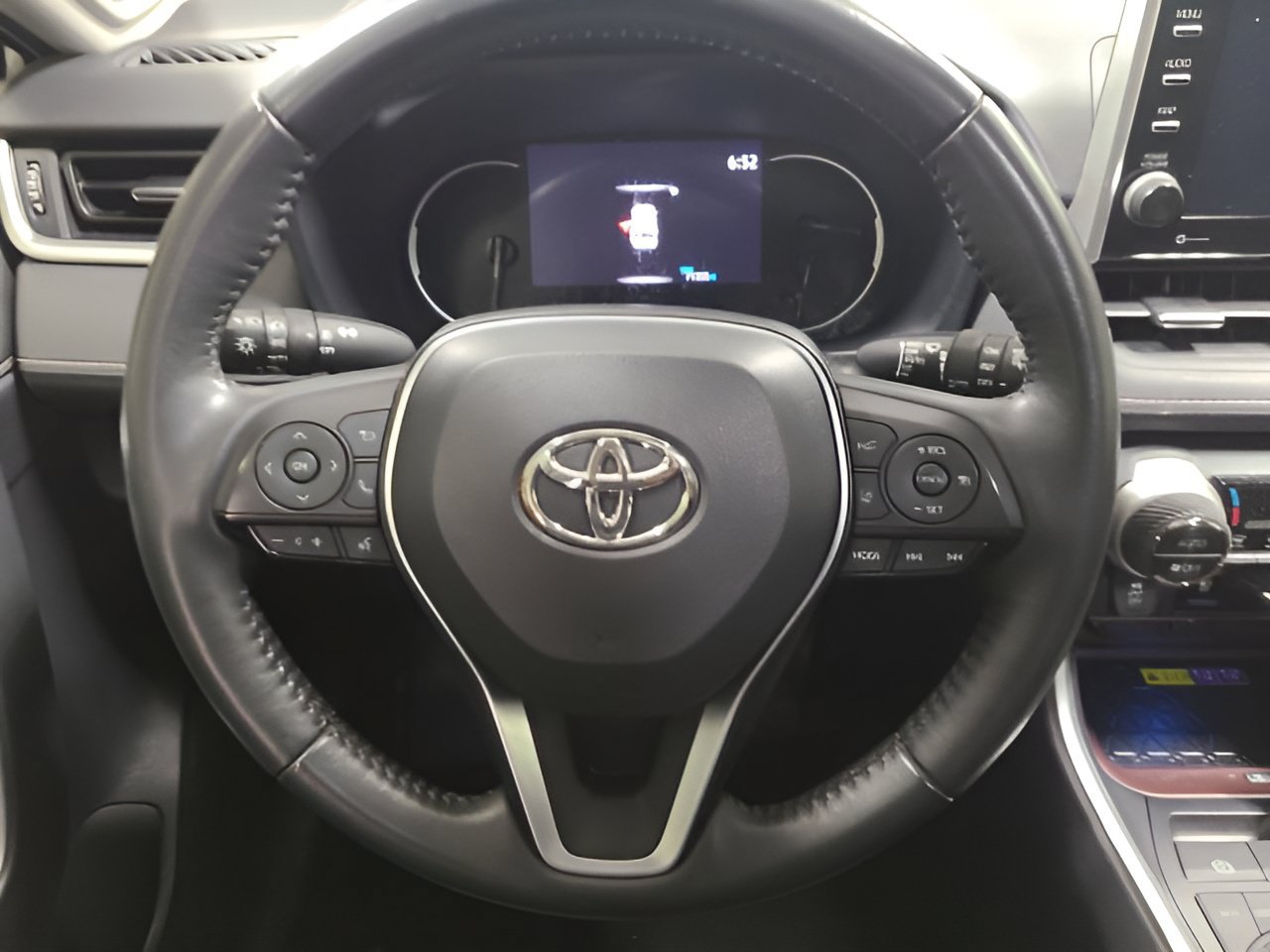 Used 2022 Toyota RAV4 Limited AWD/4WD image 25