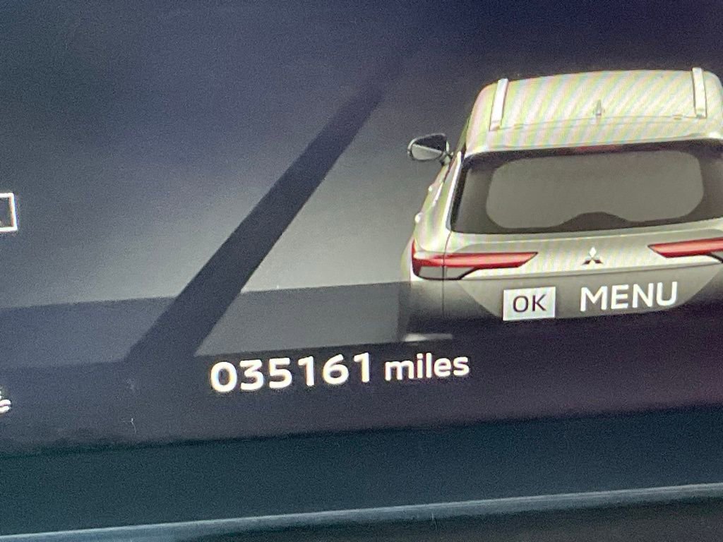 Used 2023 Mitsubishi Outlander SE Black Edition image 4