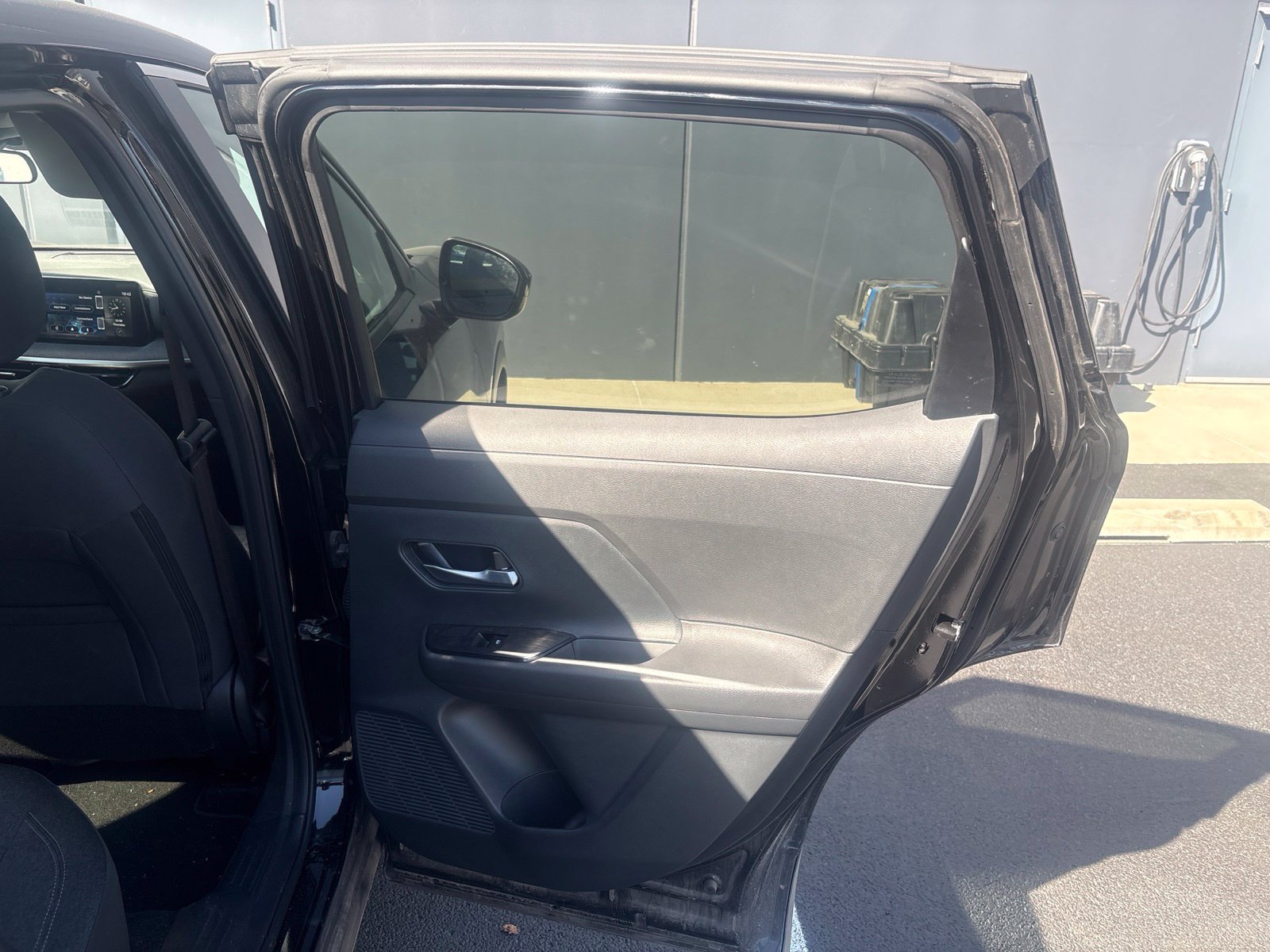 Used 2025 Nissan Kicks SV AWD/4WD image 13