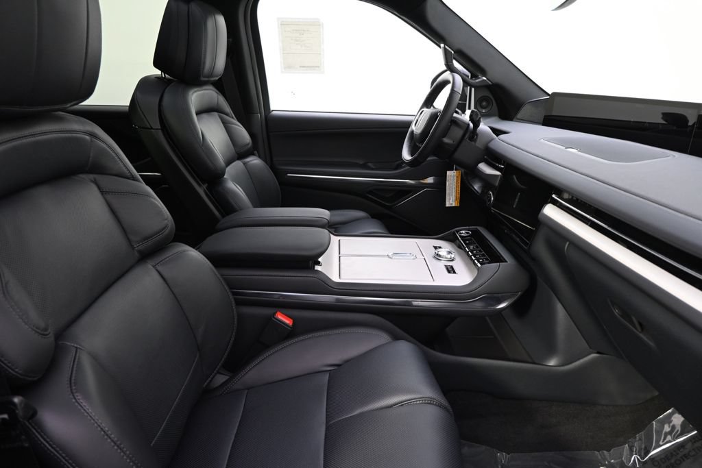 New 2027 Lincoln Navigator Reserve w/ Jet Appearance Package AWD/4WD image 16