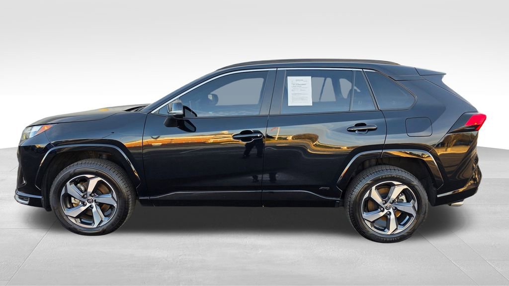 Used 2025 Toyota RAV4 SE w/ Weather & Moonroof Package image 8