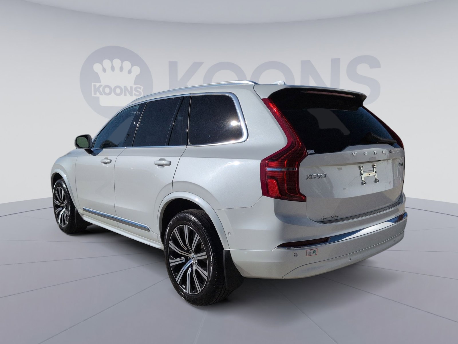 Used 2024 Volvo XC90 B6 Plus image 4