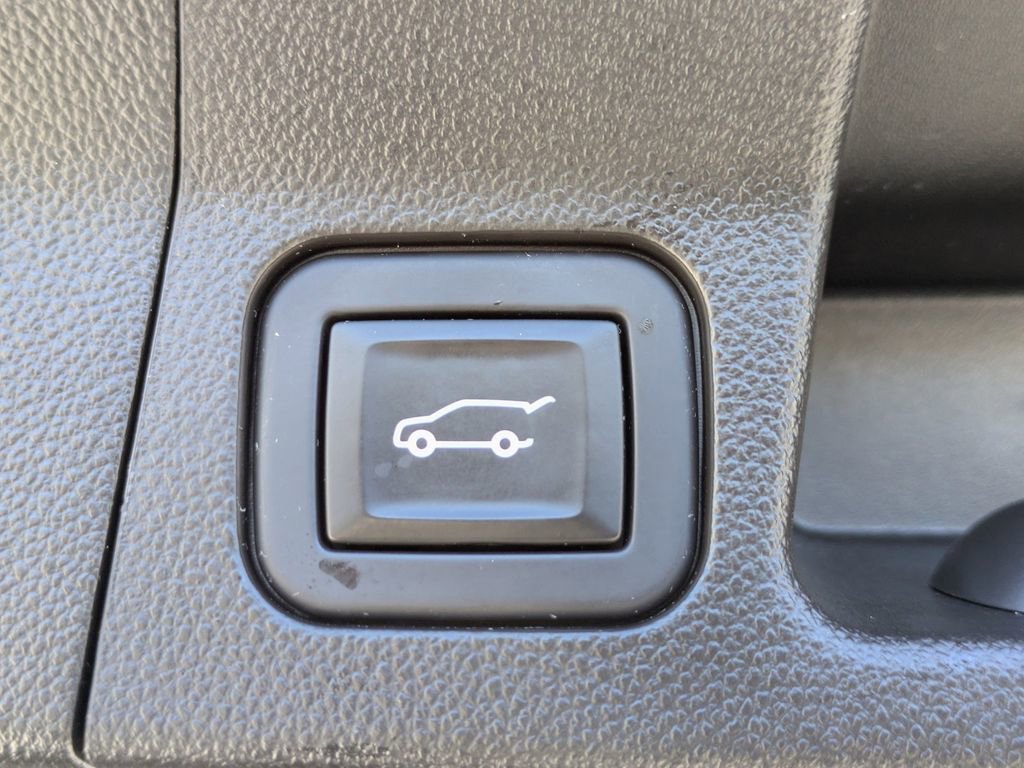 Used 2023 GMC Acadia SLT FWD image 14