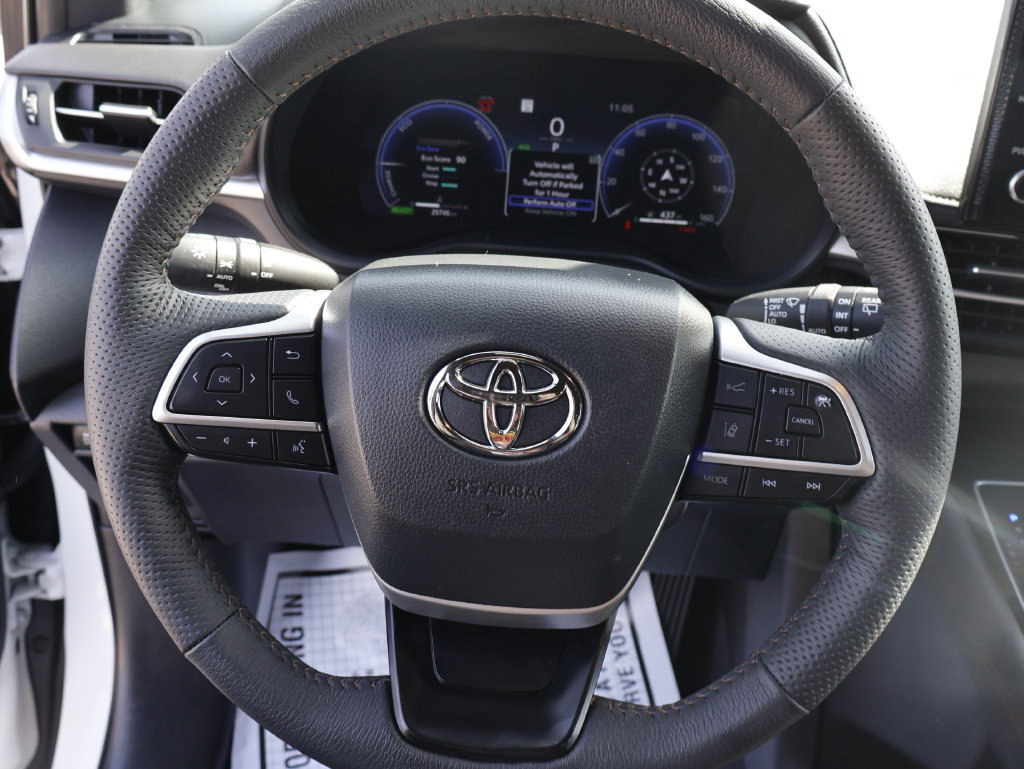 Used 2025 Toyota Sienna Platinum AWD/4WD image 28