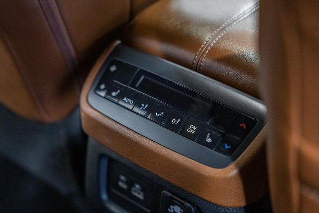 Used 2024 Nissan Pathfinder Platinum w/ Black Appearance Package image 31