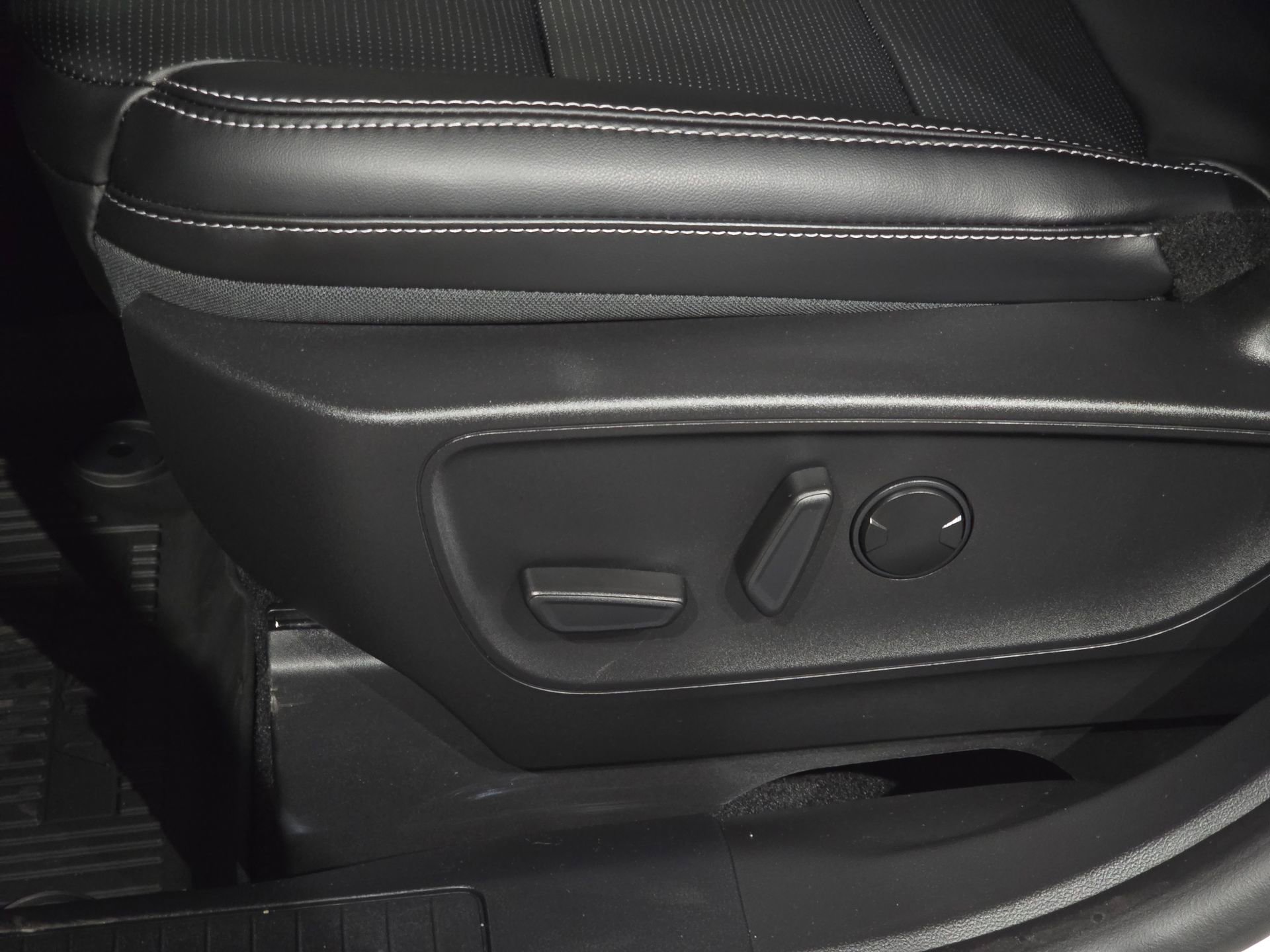 New 2026 Ford Escape Platinum w/ Equipment Group 601A image 18