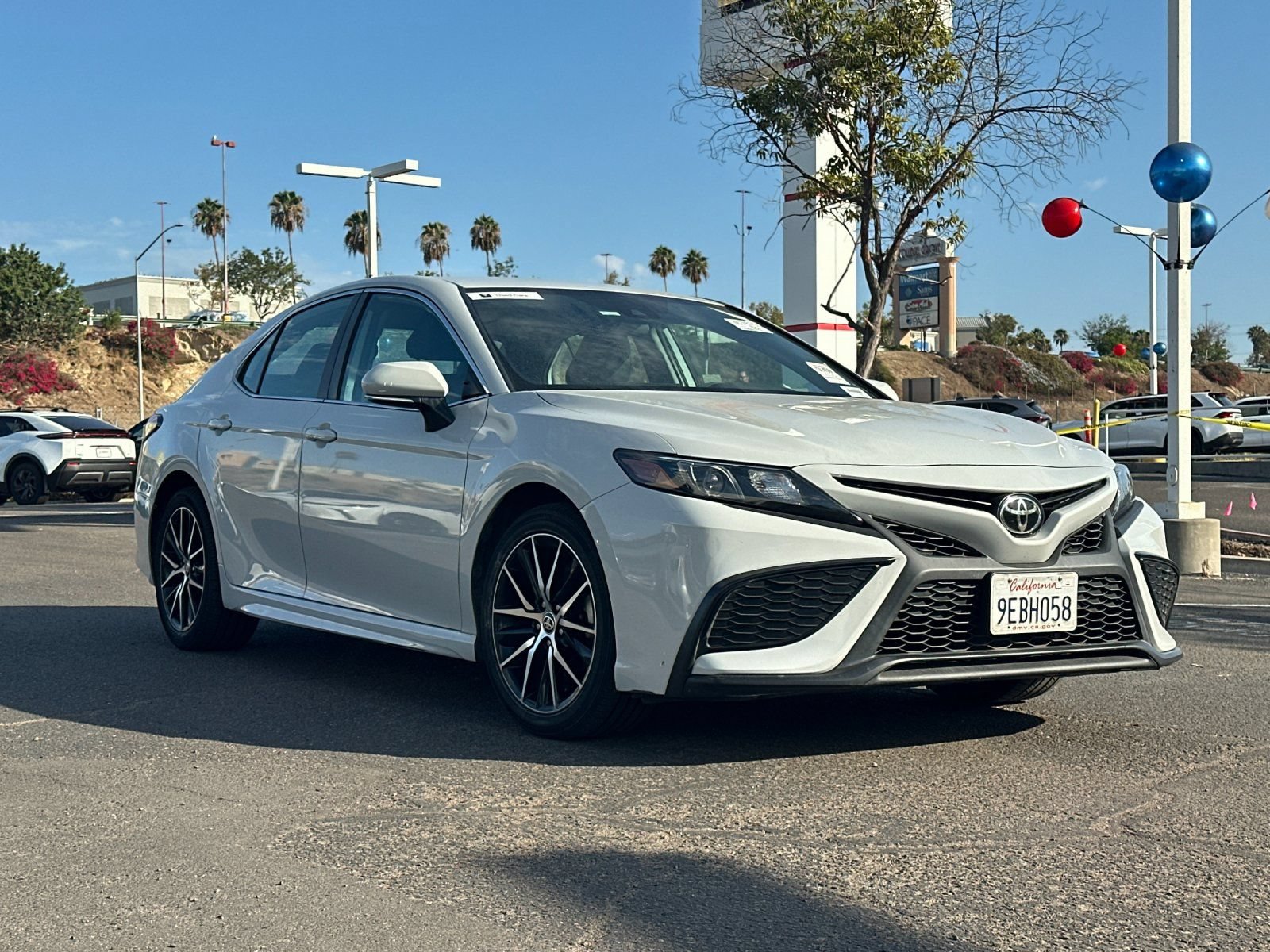 Used 2023 Toyota Camry SE FWD image 2