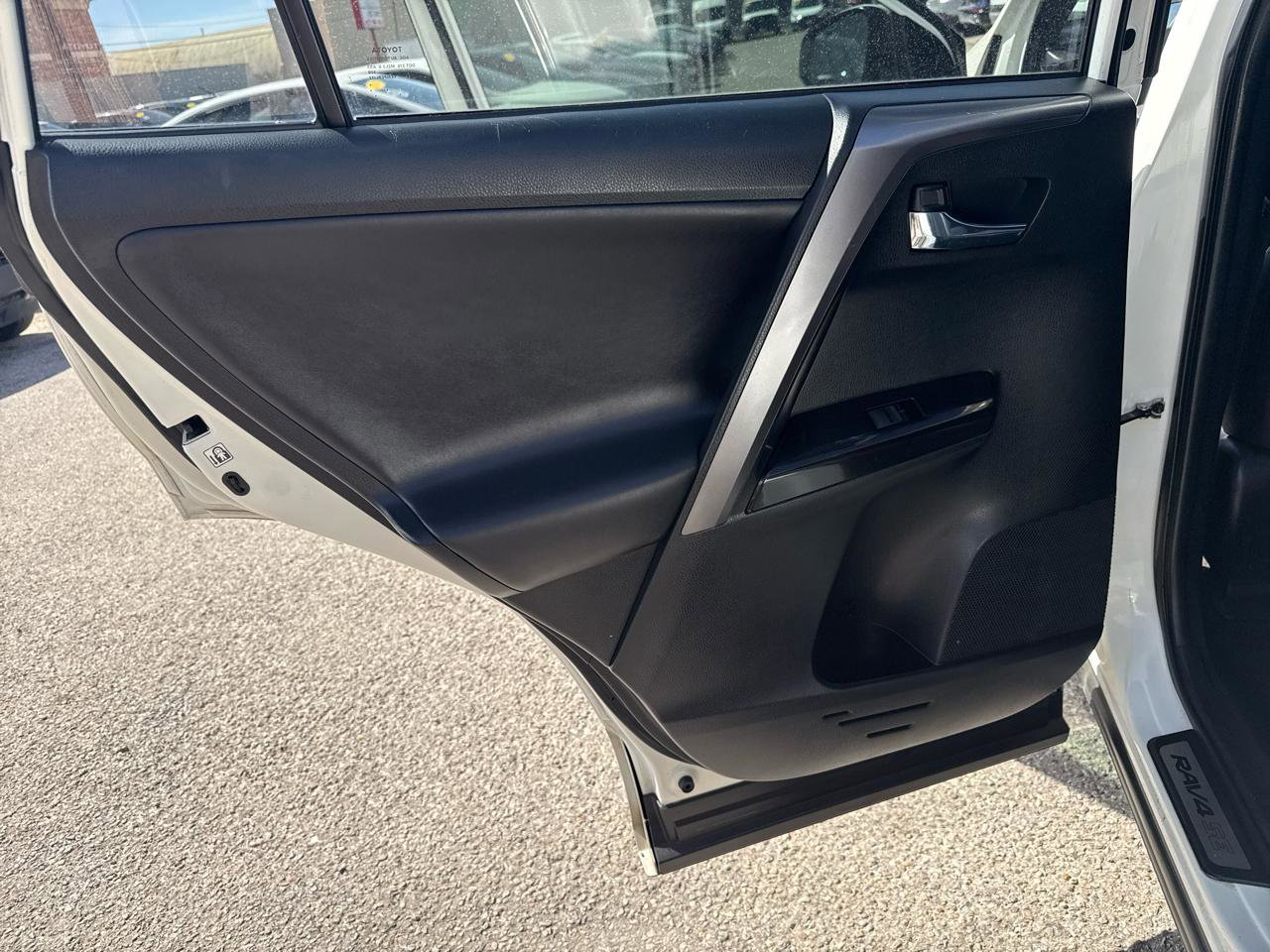 Used 2016 Toyota RAV4 SE FWD image 14