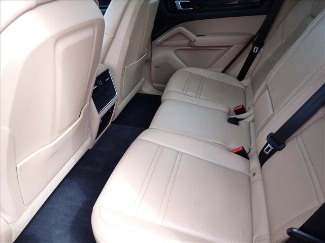Used 2021 Porsche Cayenne S w/ Premium Package AWD/4WD image 10