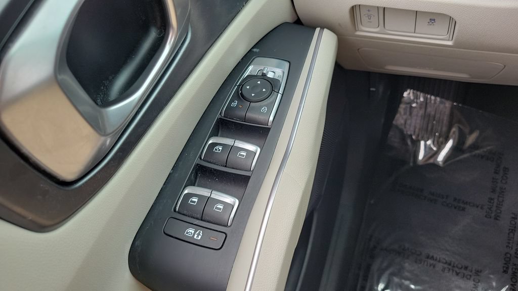 Used 2024 Kia Sorento S FWD image 19