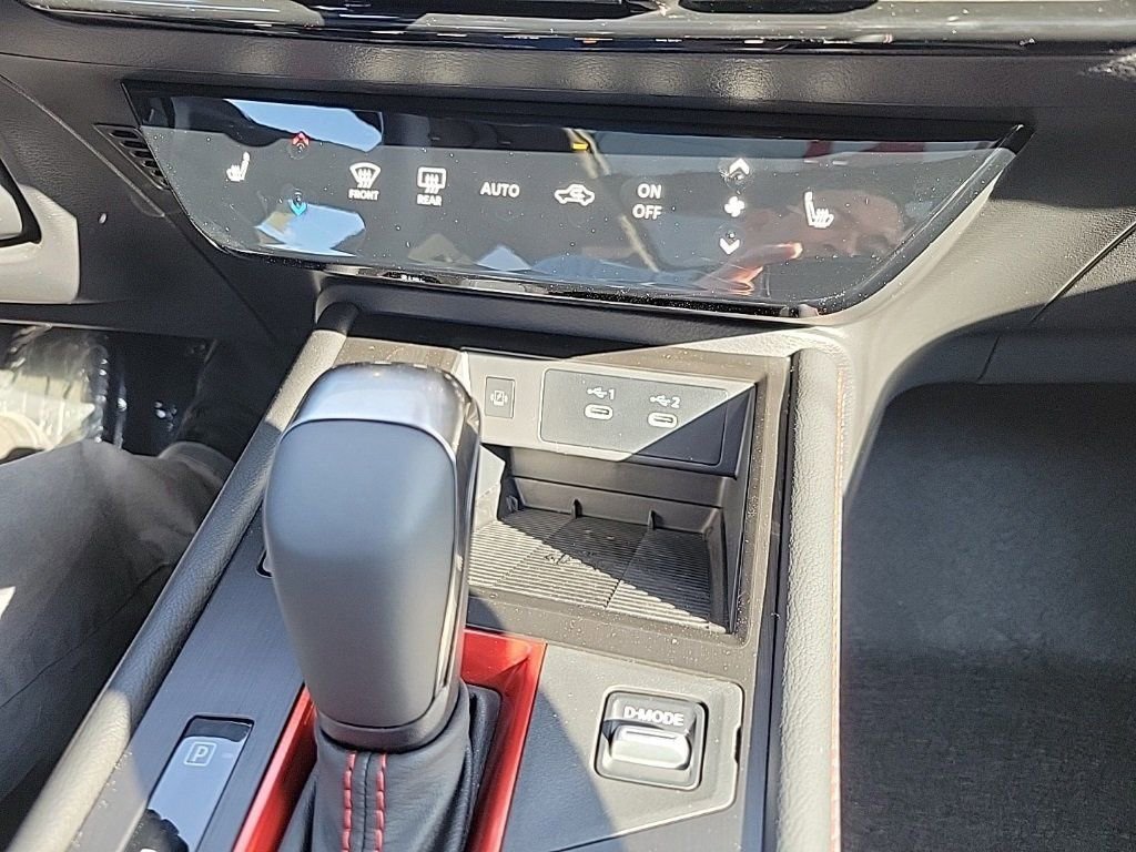 Used 2025 Nissan Kicks SR w/ SR Premium Package image 18