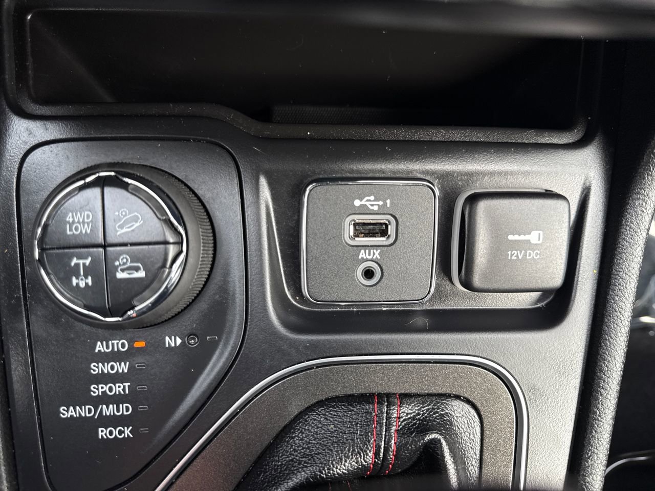 Used 2020 Jeep Cherokee Trailhawk w/ Comfort & Convenience Group AWD/4WD image 21