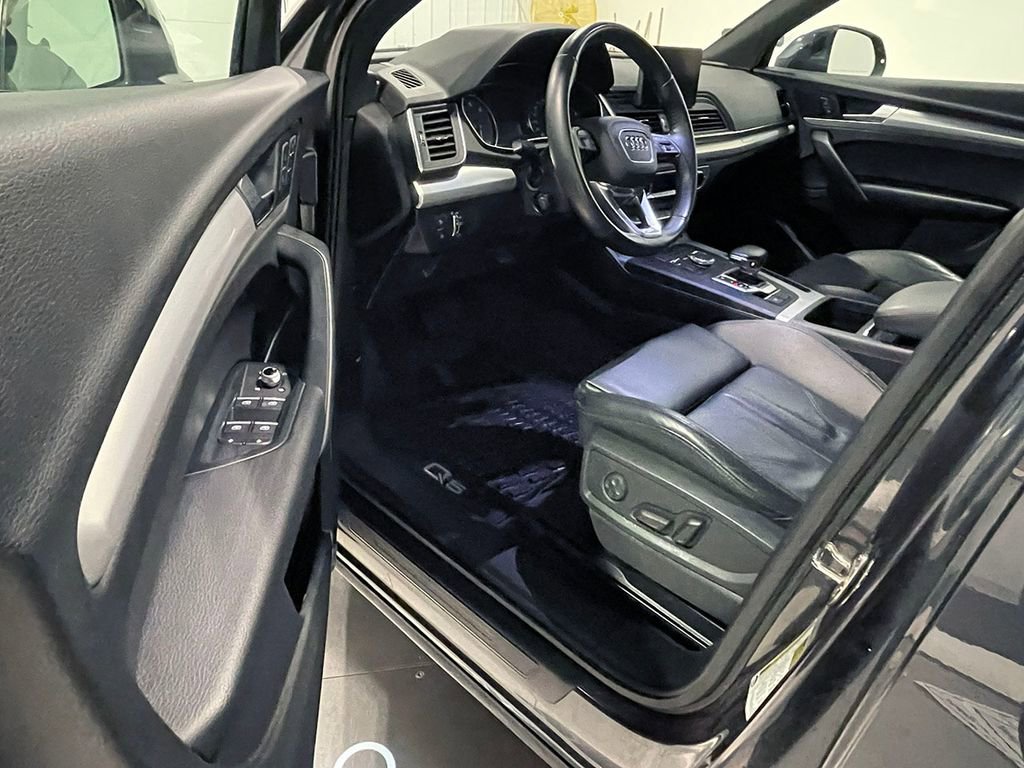 Used 2020 Audi Q5 2.0T Premium w/ Titanium Sport Package image 18