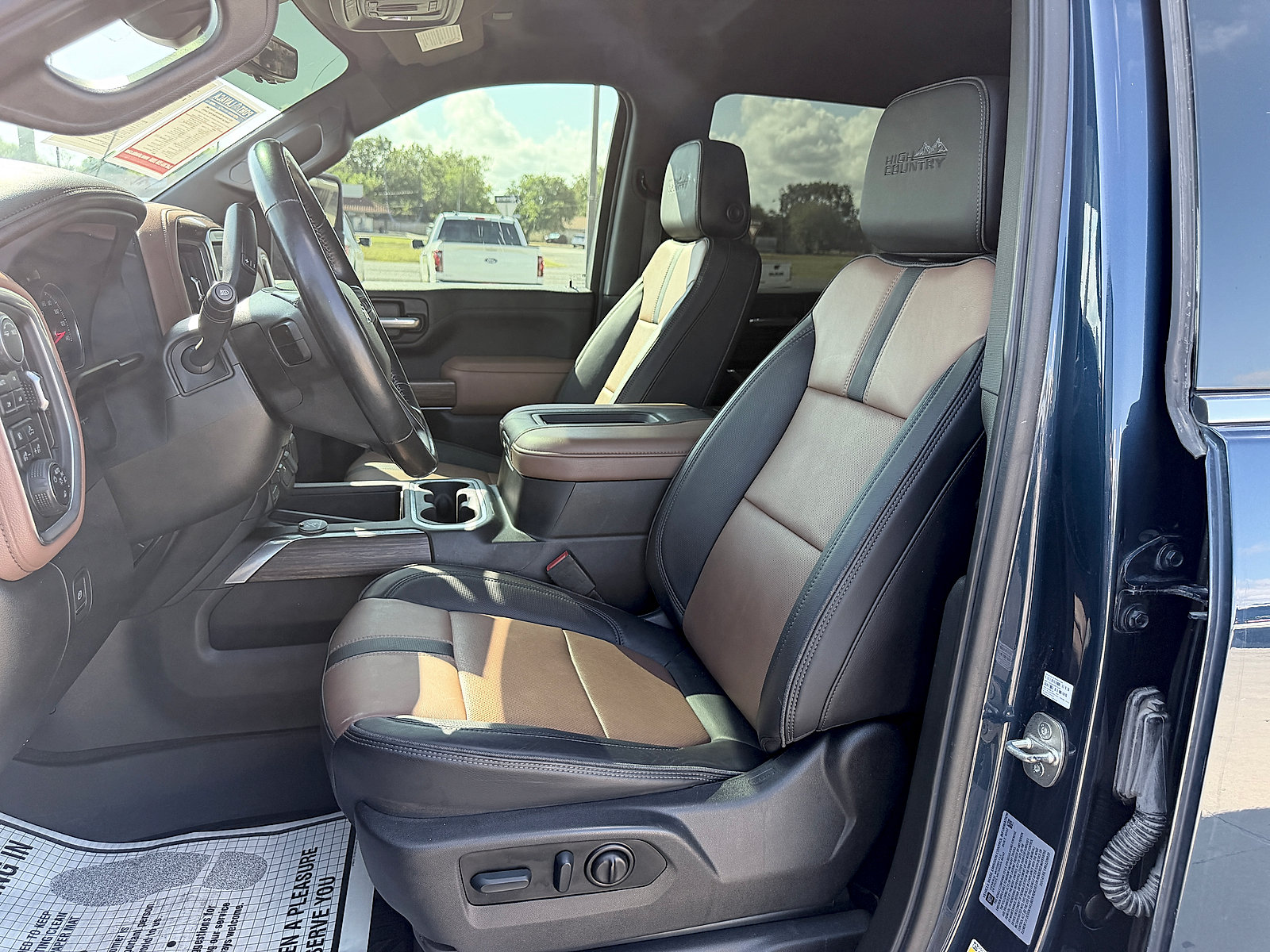 Used 2022 Chevrolet Silverado 2500 High Country w/ Technology Package AWD/4WD image 21