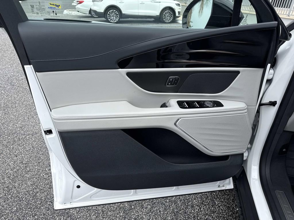 New 2026 Lincoln Nautilus Premier AWD/4WD image 18