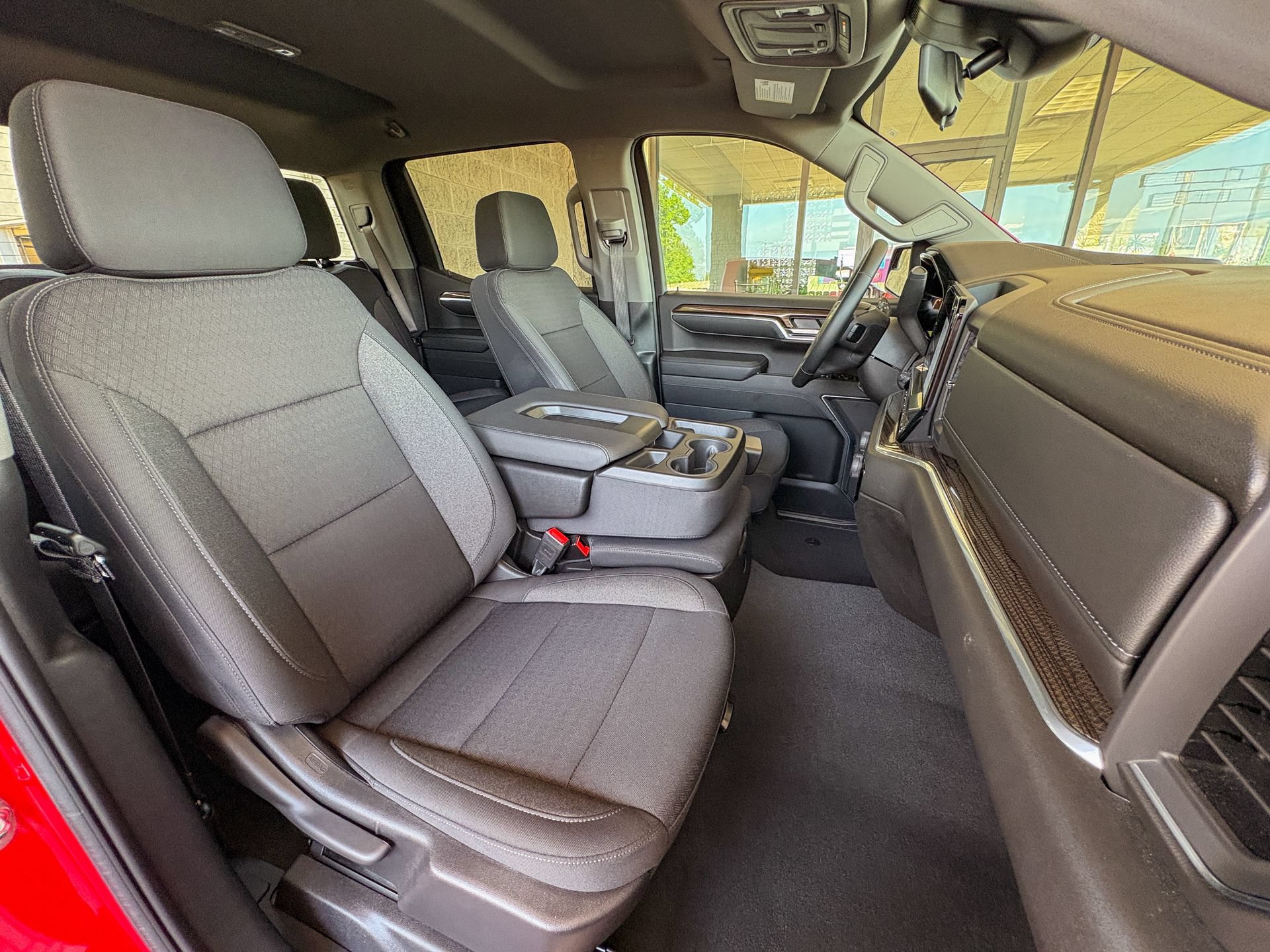 Used 2024 Chevrolet Silverado 1500 LT AWD/4WD image 25