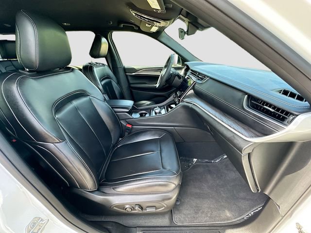 Used 2025 Jeep Grand Cherokee Limited AWD/4WD image 28