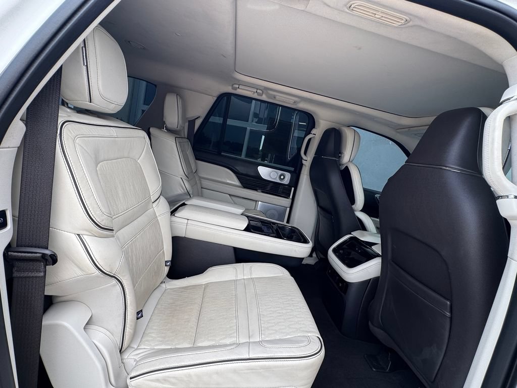 Used 2024 Lincoln Navigator L Black Label AWD/4WD image 27