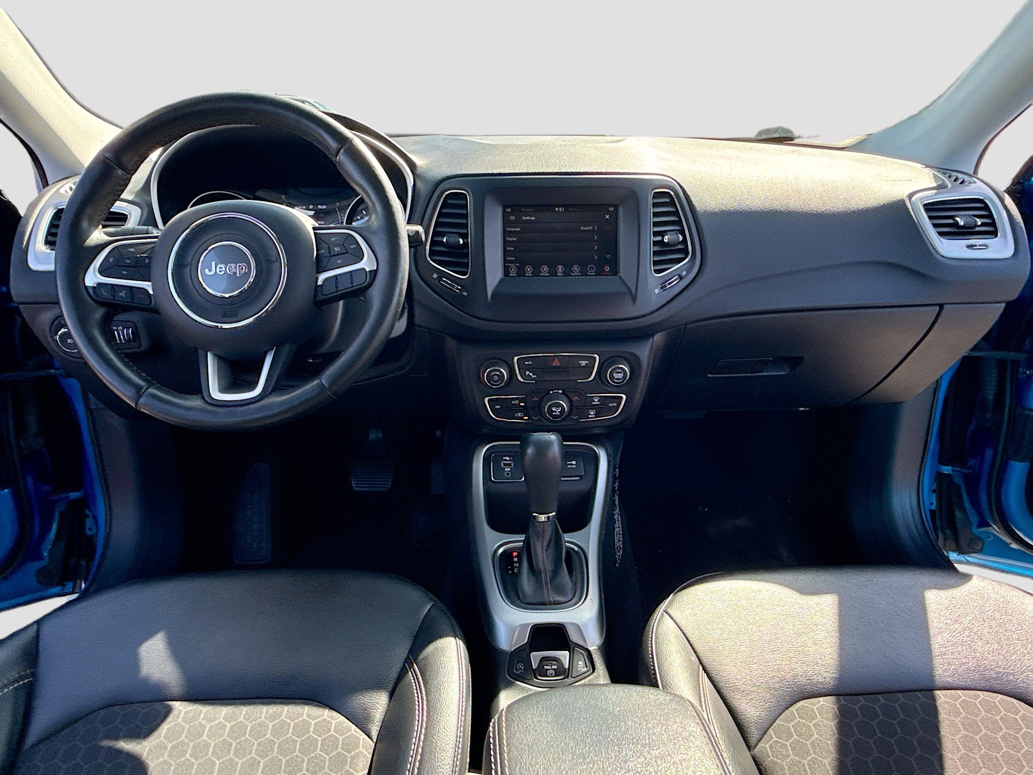 Used 2019 Jeep Compass Latitude w/ Cold Weather Group FWD image 3