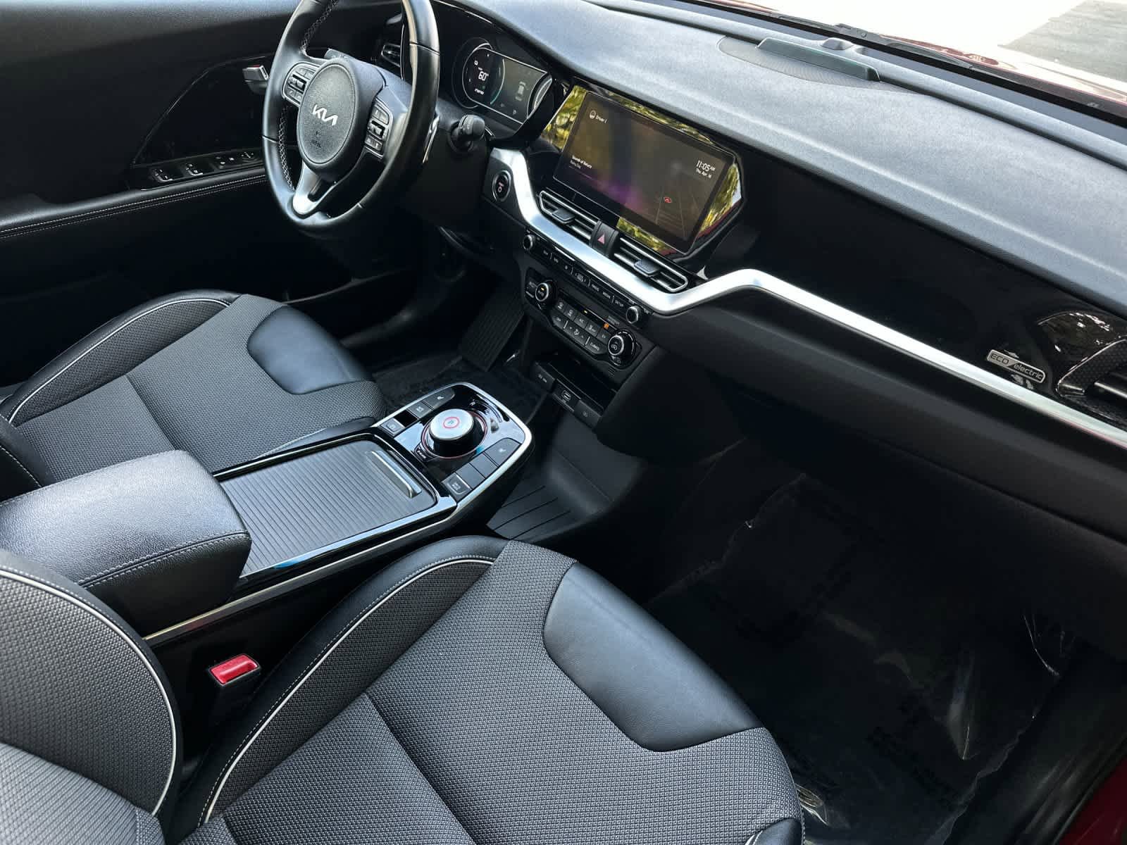 Used 2022 Kia Niro EX image 16