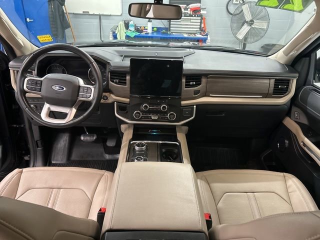 Used 2022 Ford Expedition Limited image 11