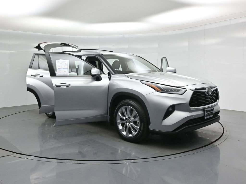 Used 2022 Toyota Highlander Limited image 34